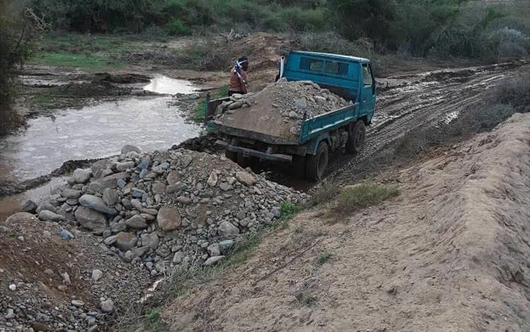 إصلاح طريق قرية أمنجدة بعد أضرار السيول بدعم من درع الوطن