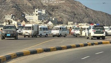 إغلاق طريق التواهي وتعزيز الحماية حول المؤسسات في عدن