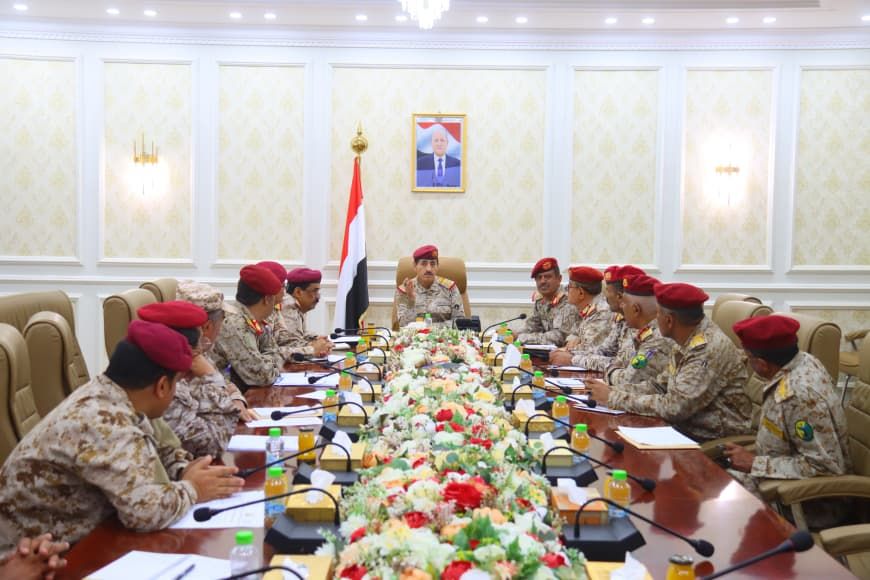 اجتماع عسكري في عدن يبحث مستوى التقدم في ضبط بيانات القوات المسلحة وأتمتتها