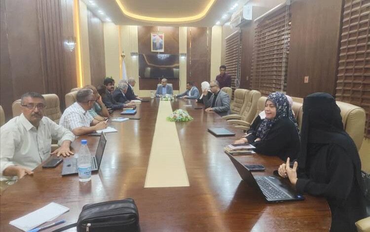 اجتماع موسع بعدن يناقش التحديات الوبائية وتعزيز برامج التحصين