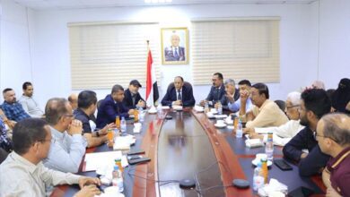اجتماع موسع يناقش أسباب ارتفاع تكاليف أجور النقل بميناء عدن وسبل معالجتها