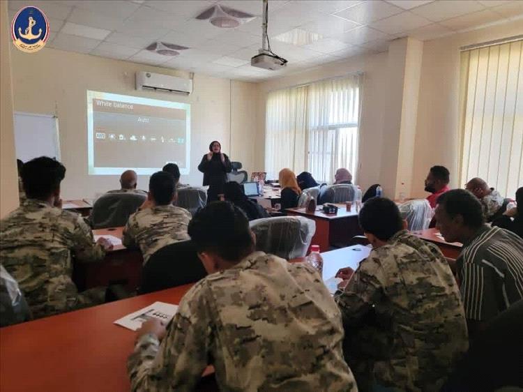 اختتام برنامج تدريبي لتطوير قدرات الفريق الإعلامي في مصلحة خفر السواحل بدعم بريطاني