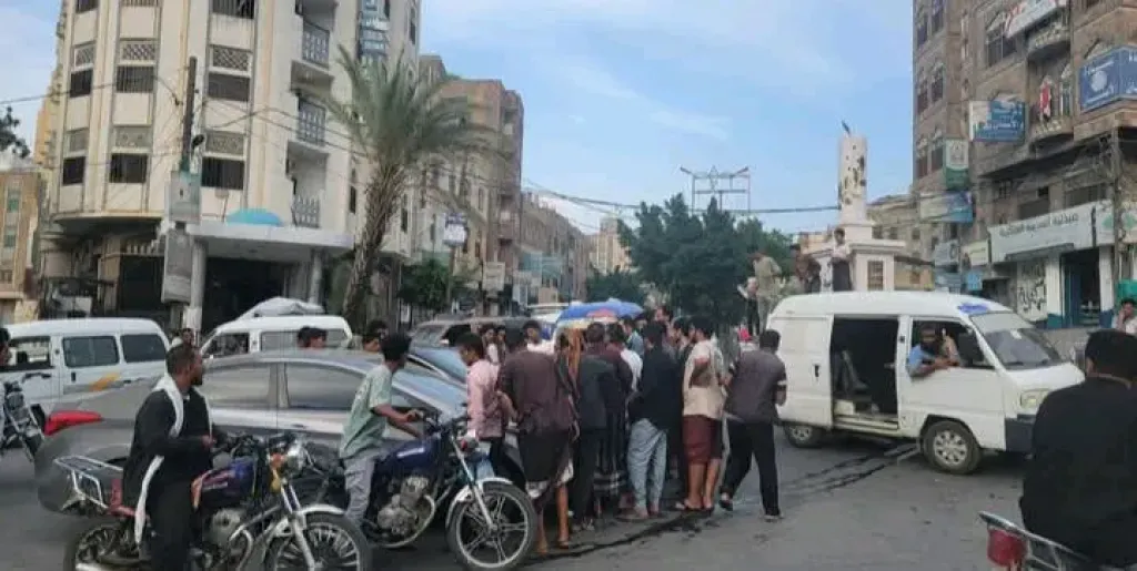 اصطدام سيارتين بجولة ”أفتهان المشهري” بتعز… وتضارب الروايات يُعقّد الحادث