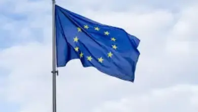 الاتحاد الأوروبي يدين بشدة اغتيال مدير مدرسة ”النورس” بعدن ويطالب بالعدالة.