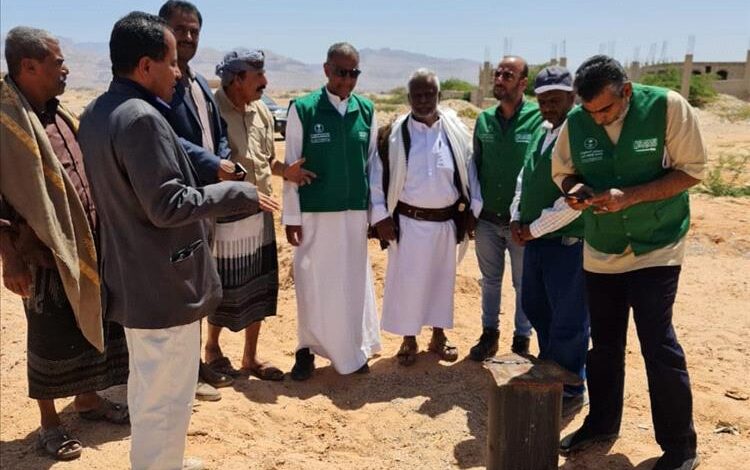 البرنامج السعودي للتنمية وإعمار اليمن يزور ميفعة ويعتمد مشروع مدرسة ومنظومة طاقة شمسية لمياه جول الريدة