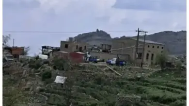 الحوثيون يحاصرون أهالي منطقة القليع بمحافظة حجة ويعتقلون عددًا منهم