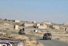 الحوثيون يفرضون حصارًا على حي “الحفرة” في رداع بعد تصاعد الغضب القبلي