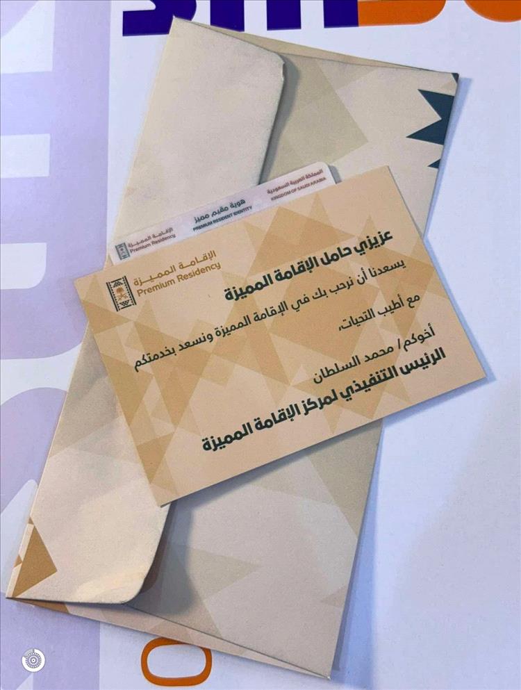 الخطاط الدكتور زكي الهاشمي يحصل على الإقامة المميزة ويعبّر برسالة وفاء للمملكة العربية السعودية