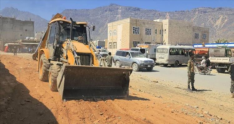 السقطري ينفذ حملة ميدانية لإزالة أسواق بيع الأسماك من الشوارع العامة بمديرية حديبوه