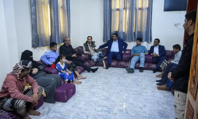 الصبيحي يؤدي واجب العزاء في منزل الشهيد ”الشاعر” بعدن ويشدد على سرعة تقديم الجناة للعدالة