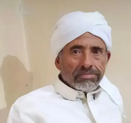 العثور على مُسن مرمي على قارعة الطريق بعد ضربه وسلبه مبلغًا ماليًا بحوزته