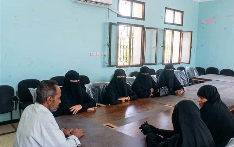 القائم بأعمال مدير تربية خنفر يناقش مع مديرات المدارس سبل معالجة أوضاع المتطوعين والمتطوعات