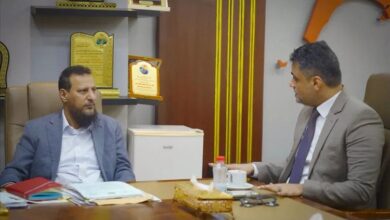 المحافظ شيخ يلتقي نائب وزير الإعلام ويؤكد دعم تطوير المؤسسات والعمل الإعلامي في العاصمة المؤقتة عدن