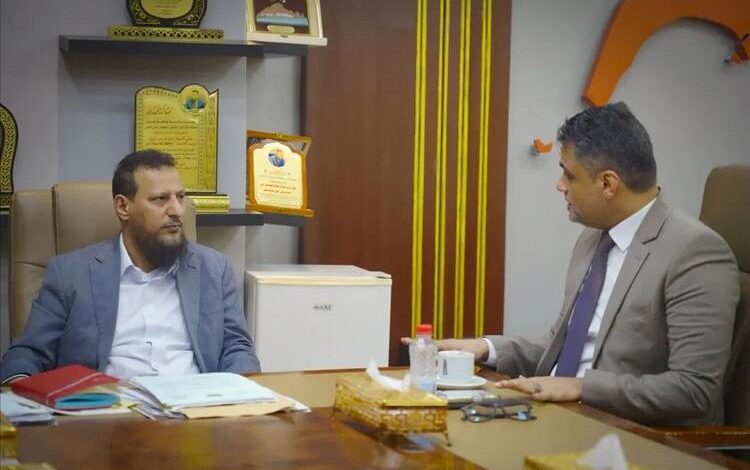المحافظ شيخ يلتقي نائب وزير الإعلام ويؤكد دعم تطوير المؤسسات والعمل الإعلامي في العاصمة المؤقتة عدن