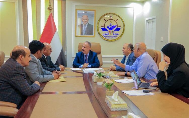 الوزير العمري يناقش مشروعي مينائي قرمة وبروم وإجراءات حادثة العرقوب وتفعيل عضوية اليمن في الاتحاد العربي للنقل البري