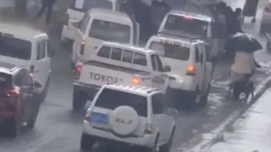 انقلاب ”برادو” وحادث تصادم يعرقلان الطرق في إب.. تفاصيل الحوادث المتزامنة وغموض حول عدد الضحايا.