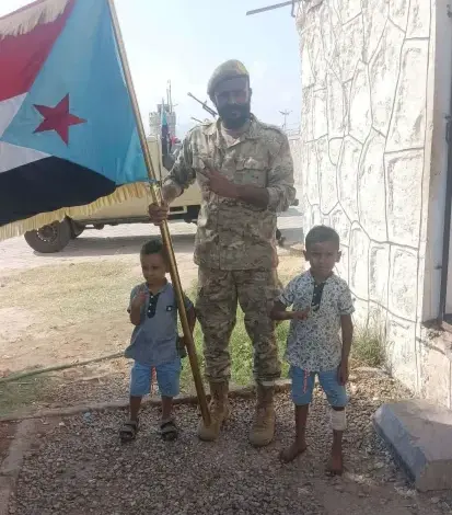بعد أشهر من الاعتقال في ردفان.. مأساة ”أحمد الغوبري” تنتهي اليوم: أنقذ المركبة فسجنوه!