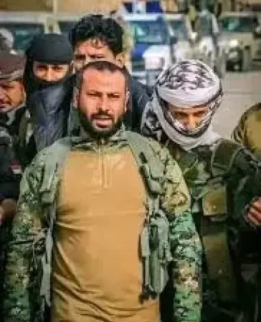 بعد محاولة الاغتيال بـ أيام.. مغادرة محافظ الضالع إلى السعودية تُشعل المنصات!