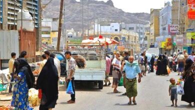 تحسن سعر الصرف لا ينعكس على معيشة المواطنين.. الشاطري يحذر من "جمود الأسعار" في عدن