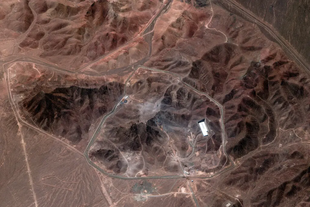 ترمب يواصل الحديث عن «الغبار النووي» الإيراني.. فما هو؟