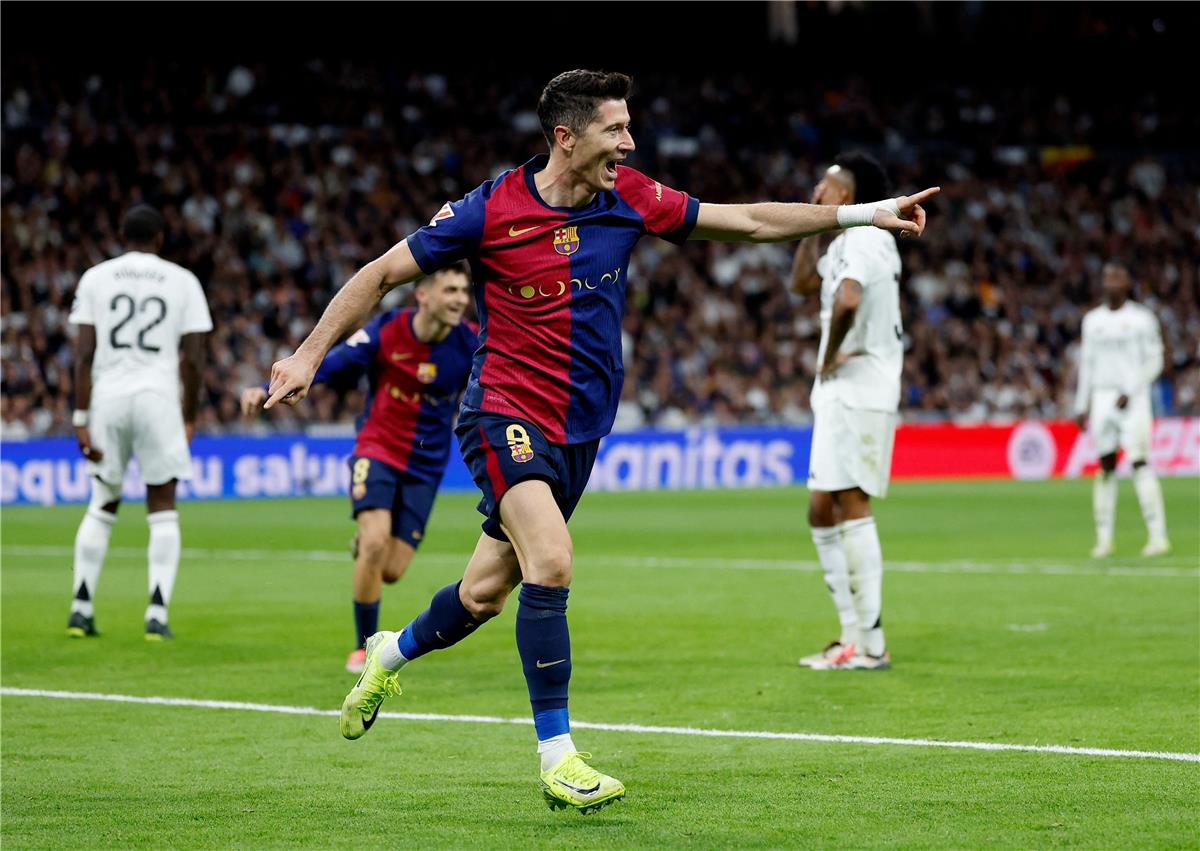 تطورات إيجابية في مستقبل ليفاندوفسكي بالدوري السعودي