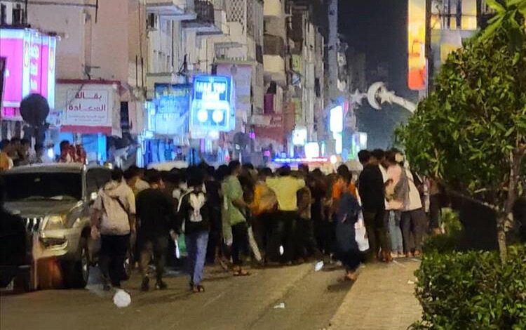 توتر مفاجئ في شارع مدرم.. إطلاق نار خلال خلاف بين الشرطة ومواطنين