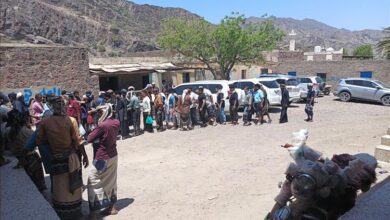 جموع من قبائل بني بكر بيافع يؤدون واجب العزاء في وفاة الفقيد محمود دويح الصبيحي ونجله اثر حادث مؤسف