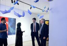 جولة ثقافية في خور مكسر… سفير الاتحاد الأوروبي يزور “عدن أجين” ويشيد بإبداع سمر سامي