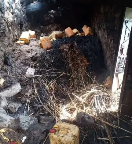 حريق مدمر يلتهم منزلاً وقطيع مواشي في تعز
