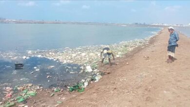 حملة نظافة بعدن تستهدف الأحواض المائية