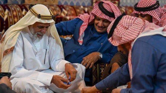 حياة تقترب من 80 عامًا.. كيف أطالت رؤية 2030 عمر السعوديين؟