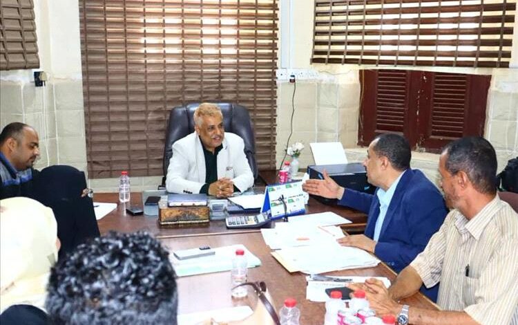 رئيس نيابة إستئناف الأموال العامة يوجه بالتحقيق في اعتداءات على المسطحات المائية بعدن