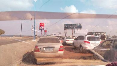 زحام خانق يشل حركة السير بين خورمكسر والمنصورة