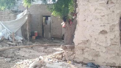 سقوط منزل طيني لمواطن في منطقة المخزن بمديرية خنفر