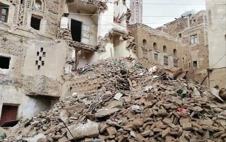 سيول تضرب صنعاء القديمة وتعرض مبانيها التاريخية لخطر الانهيار