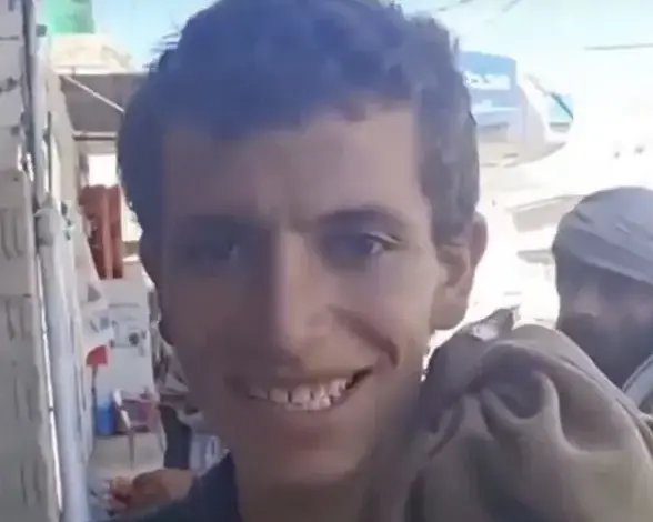 شاهد.. شاب يمني يروي تفاصيل عودته من الموت والرعب الذي أصاب المشيعين أثناء دفنه (فيديو)