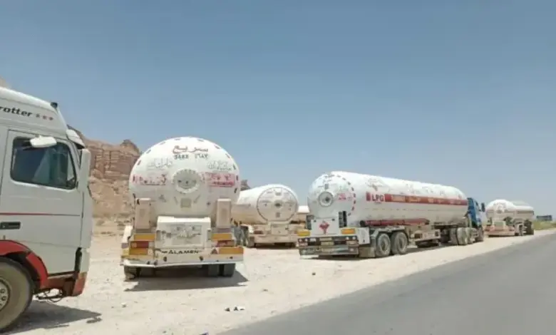 شلل تام في مداخل عتق.. رسوم جديدة تحتجز ناقلات الوقود!