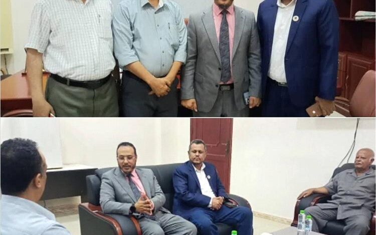 صحة عدن تبحث مع مؤسسة البصر تعزيز المخيمات المجانية لمكافحة أمراض العيون