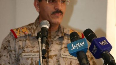 صحفي يطالب وزير الدفاع بحملة إقالات واسعة وإصلاح شامل في الجيش