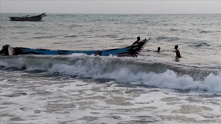 صيادو القطابا يواجهون مصير الغرق مع كل موسم رياح