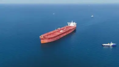 عاجل.. انفجار الأوضاع في هرمز: إيران تعلن إعادة إغلاق المضيق وتطلق النار على ناقلات نفط