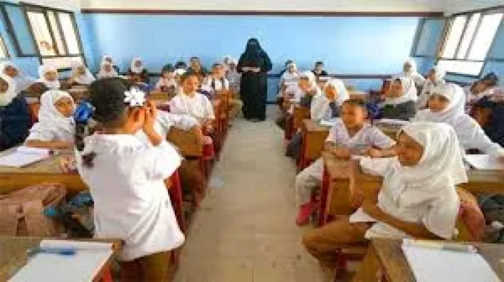 عدن.. الجهات المختصة تلغي نظام ”المعلم البديل” وتطلق حملة شاملة لتصحيح أوضاع الكادر التعليمي