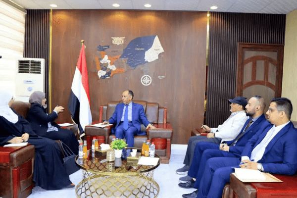 عدن تحتضن لقاء قانوني–اقتصادي… المقطري والأشول يبحثان تحديث التشريعات لتعزيز الاستثمار والشفافية