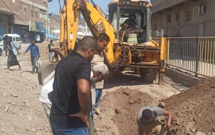 عدن.. تنفيذ أعمال ميدانية لتعزيز خدمات المياه في مديرية صيرة