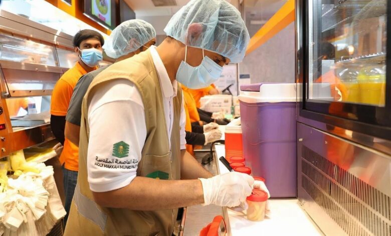 عقوبات تصل إلى 10 ملايين ريال.. منع تصنيع أو تخزين الغذاء دون ترخيص خلال الحج