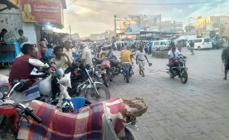 غزو الدراجات النارية يخنق شوارع لحج.. والمواطنون يصرخون: ”خطر يهدد حياتنا”!
