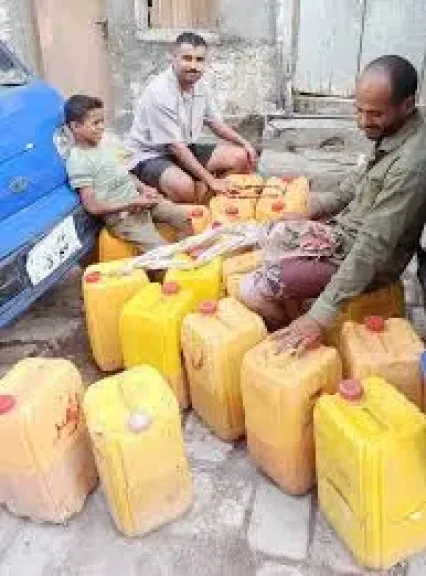 غضب شعبي في التواهي.. أهالي ”القلوعة” يهددون بالاحتجاج أمام مقر المحافظة مطالبين بإنقاذهم من ”عطش” خانق