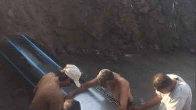 فرق مؤسسة مياه عدن تُنهي أعمال إصلاح كسر خط مياه رئيسي في الخط البحري