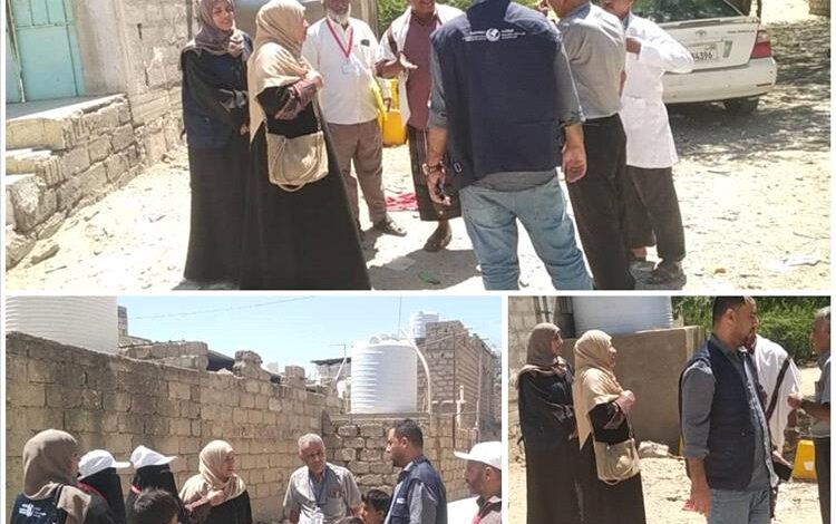 فريق إشرافي من وزارة الصحة ينفذ نزولاً ميدانياً لمتابعة نشاط التوعية والتحصين في مديرية مودية