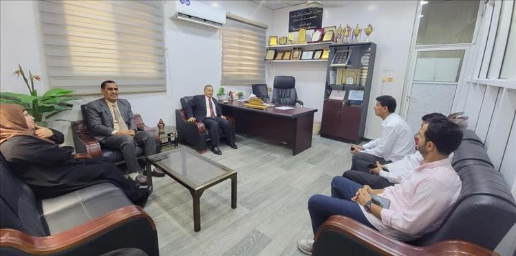 في زيارة تفقدية.. رئيس جامعة عدن يشيد بانضباط كلية اللغات والترجمة